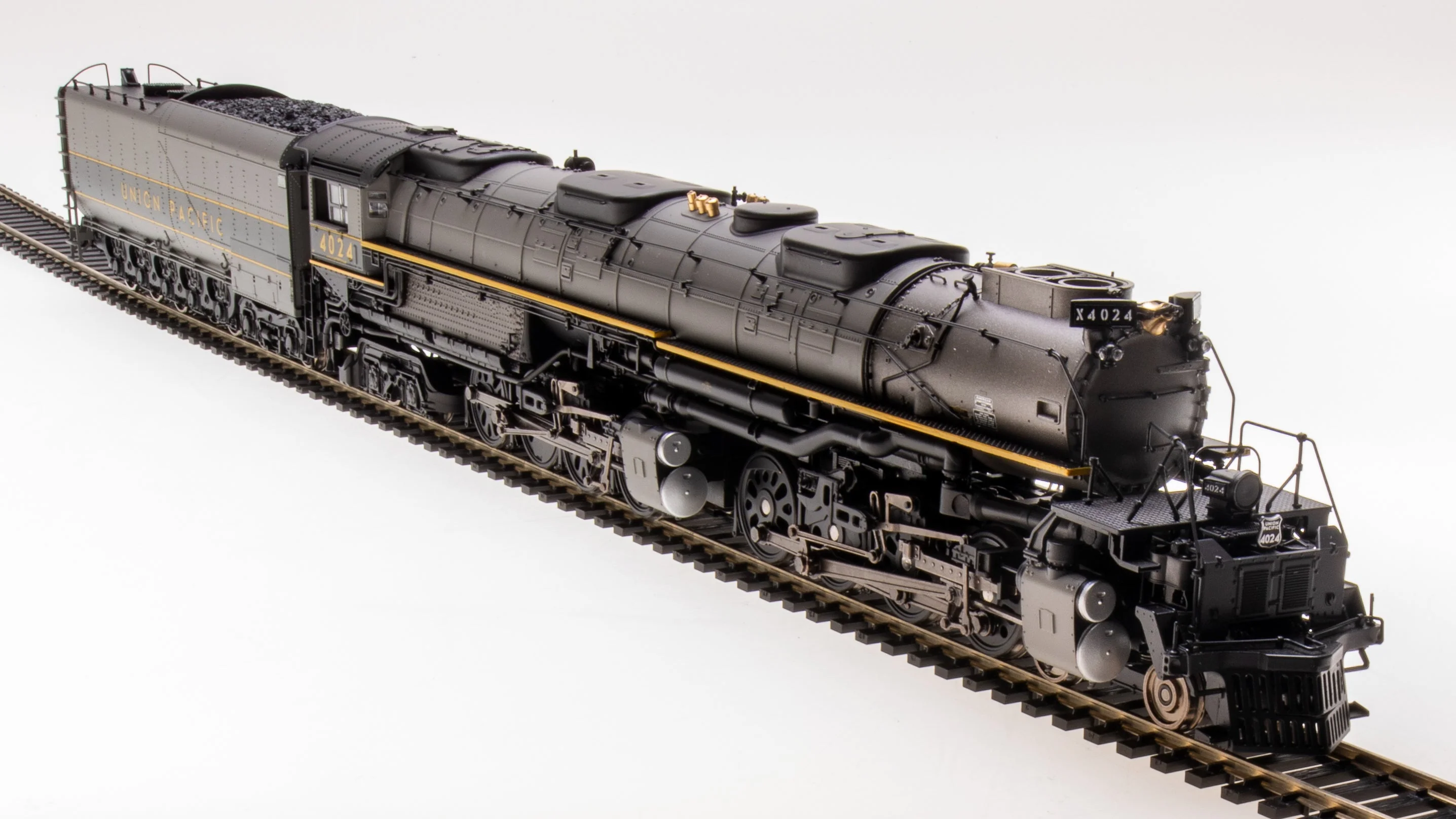 8372 UP Big Boy #4022, Two-Tone Gray w/ Yellow, Wilson Aftercooler, 25-C-400 Coal Tender, No-Sound / DCC-Ready, HO (Fantasy Paint Scheme) - Image 4