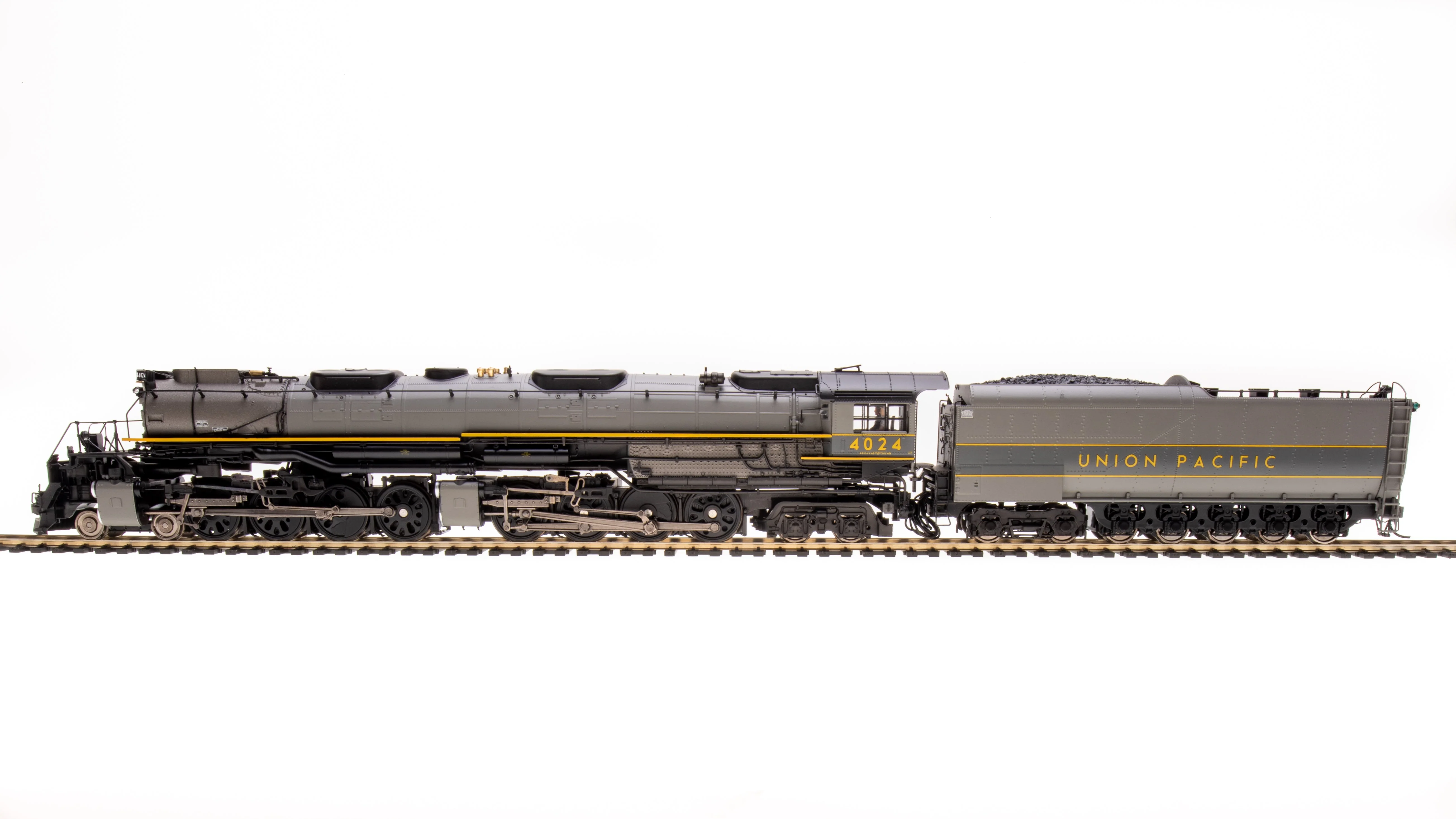 8372 UP Big Boy #4022, Two-Tone Gray w/ Yellow, Wilson Aftercooler, 25-C-400 Coal Tender, No-Sound / DCC-Ready, HO (Fantasy Paint Scheme) - Image 5