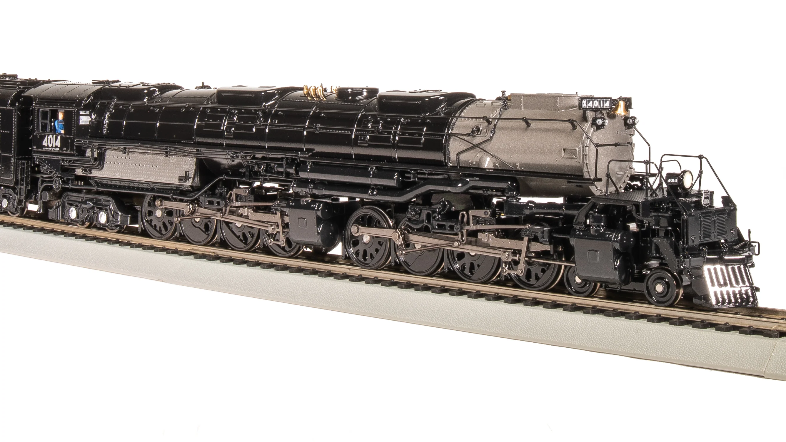 8370 UP Big Boy #4014, Promontory Excursion, Glossy Finish, Challenger Excursion Tender, No-Sound / DCC-Ready, HO - Image 9