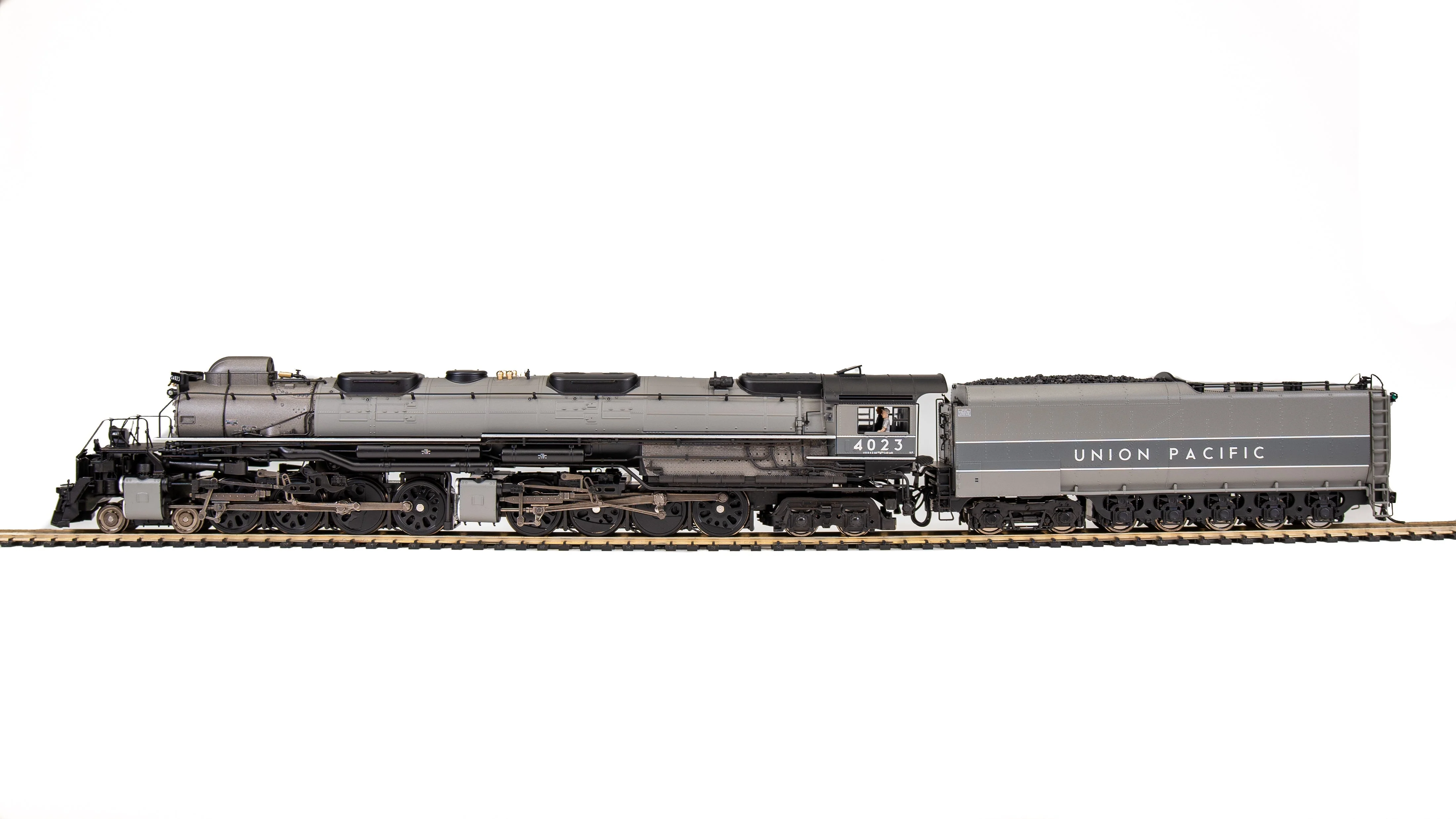 8371 UP Big Boy #4021, Two-Tone Gray w/ Aluminum, Wilson Aftercooler, 25-C-400 Coal Tender, No-Sound / DCC-Ready, HO (Fantasy Paint Scheme) - Image 3