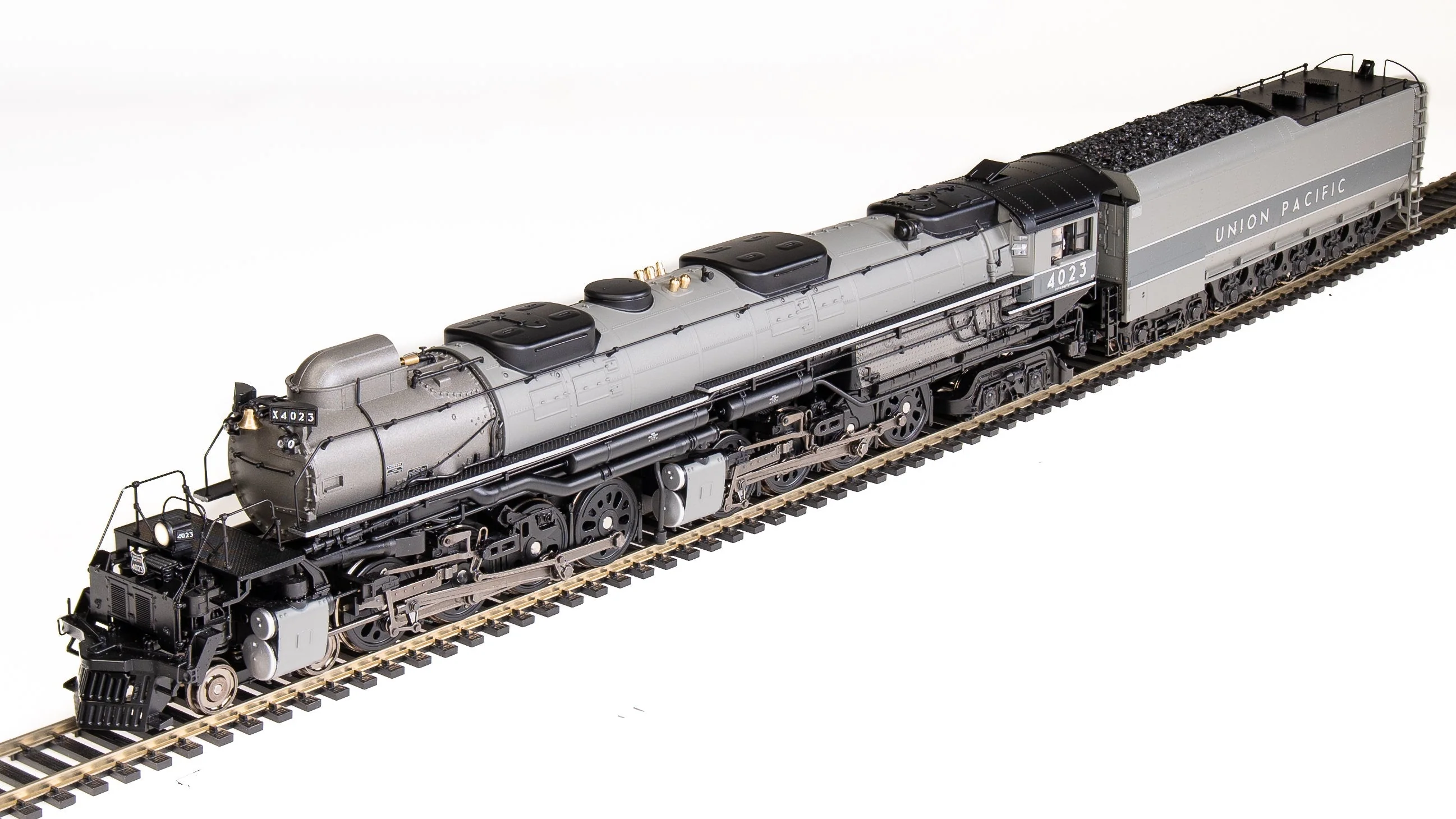 8371 UP Big Boy #4021, Two-Tone Gray w/ Aluminum, Wilson Aftercooler, 25-C-400 Coal Tender, No-Sound / DCC-Ready, HO (Fantasy Paint Scheme) - Image 8